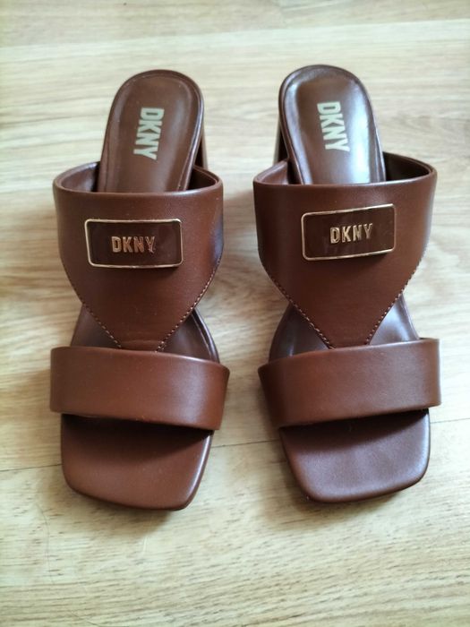 Klapki rozmiar 37,5 DKNY