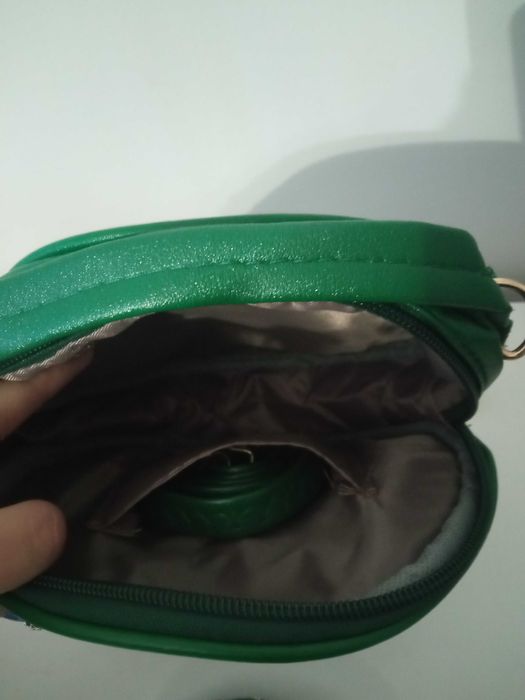 Zielona okrągła torebka