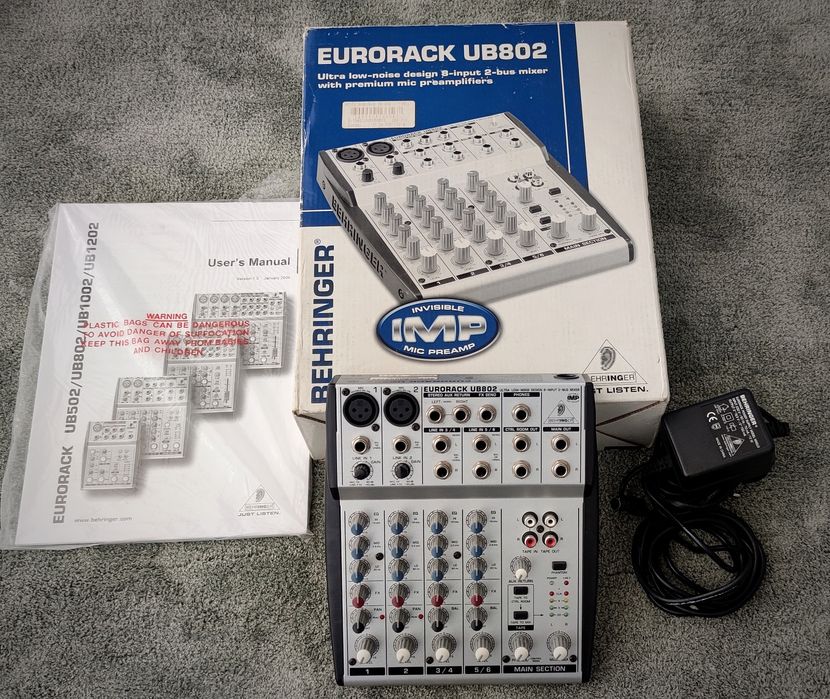 Mesa de mistura Behringer Eurorack UB802