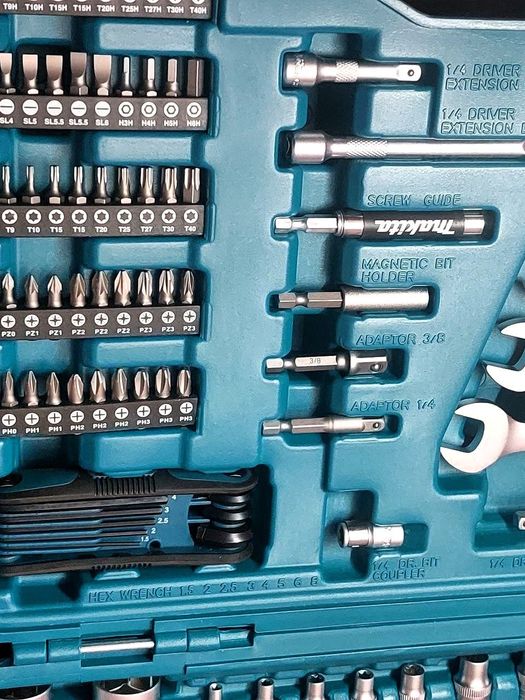 Набір інструментів Makita в кейсі