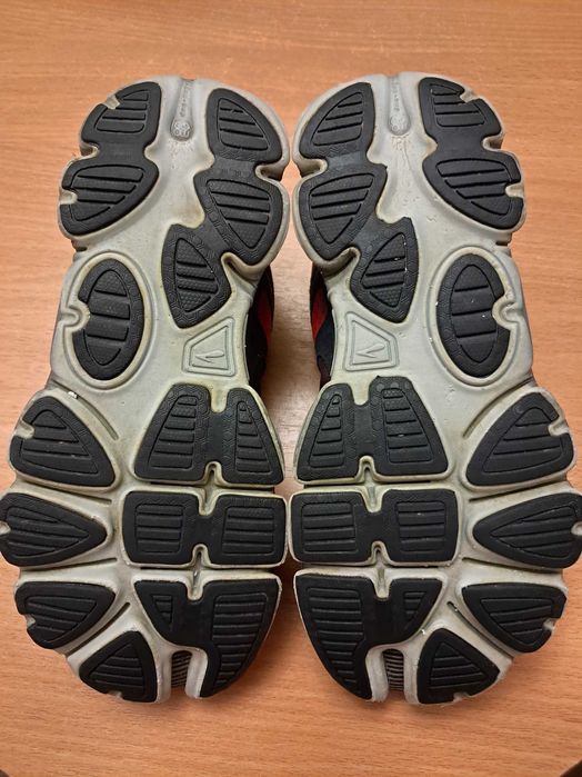 Оригинальные ДЕТСКИЕ Кроссовки Brooks 
   размер 37.5