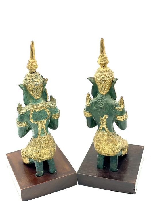 Divindades budas tailandeses em bronze