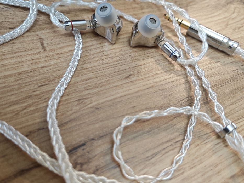 Наушники Cayin Fantasy + кабель XINHS 18G  8-ядерный из серебра.