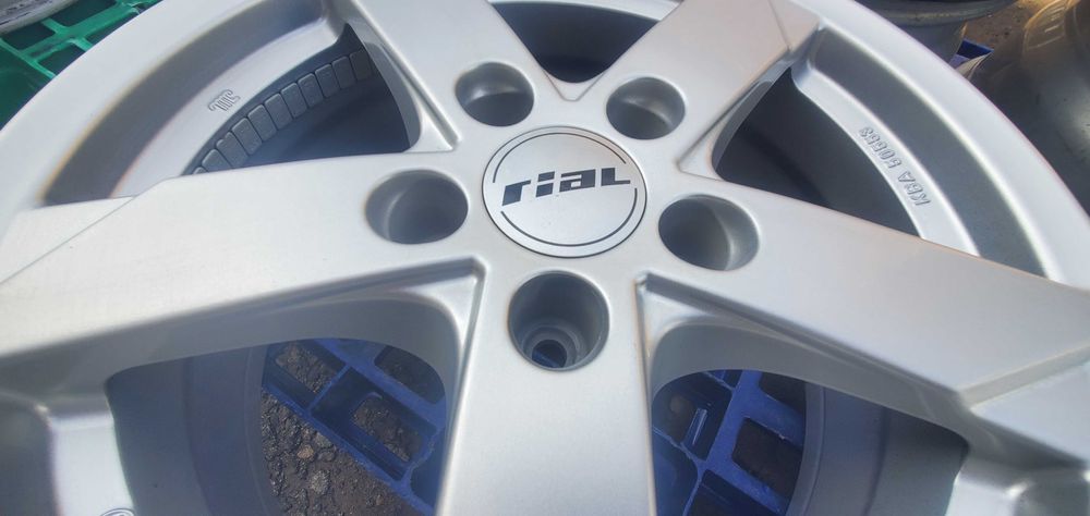 Диски 5 112 R16 Volkswagen VWAG 6,5J ET33, ET42, Rial Germany ЦО 57,1