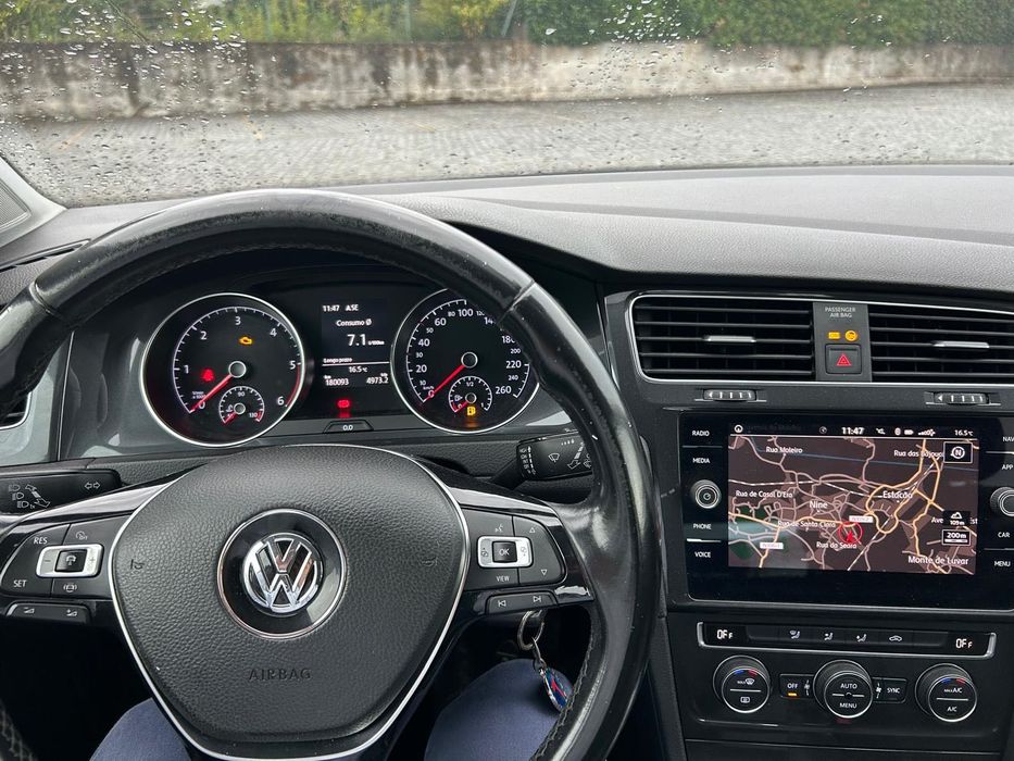 Volkswagen Golf R-Line