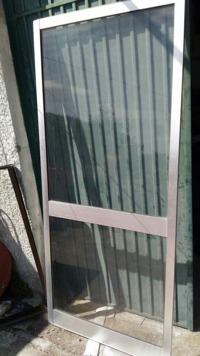 Conjunto de janelas / portas sacadas