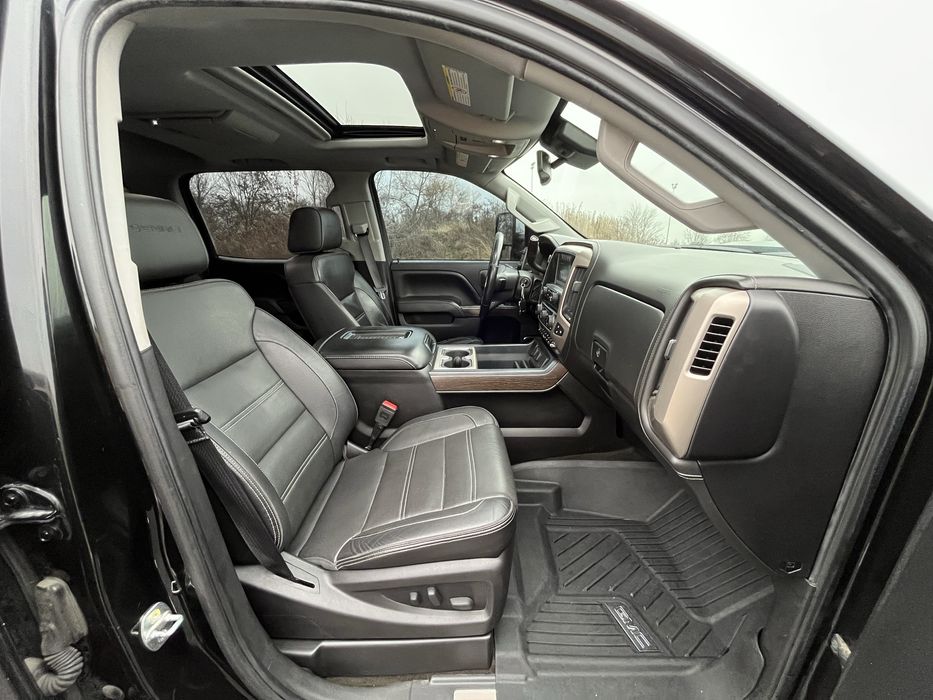 GMC Sierra 2500 6.6 V8 Duramax Diesel Denali - RAM F150 Silverado