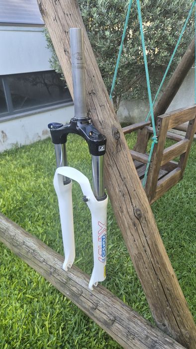Suspensão SR Suntour XCM-HLO 100mm curso Post Mount travões disco trava Hidráulica QR