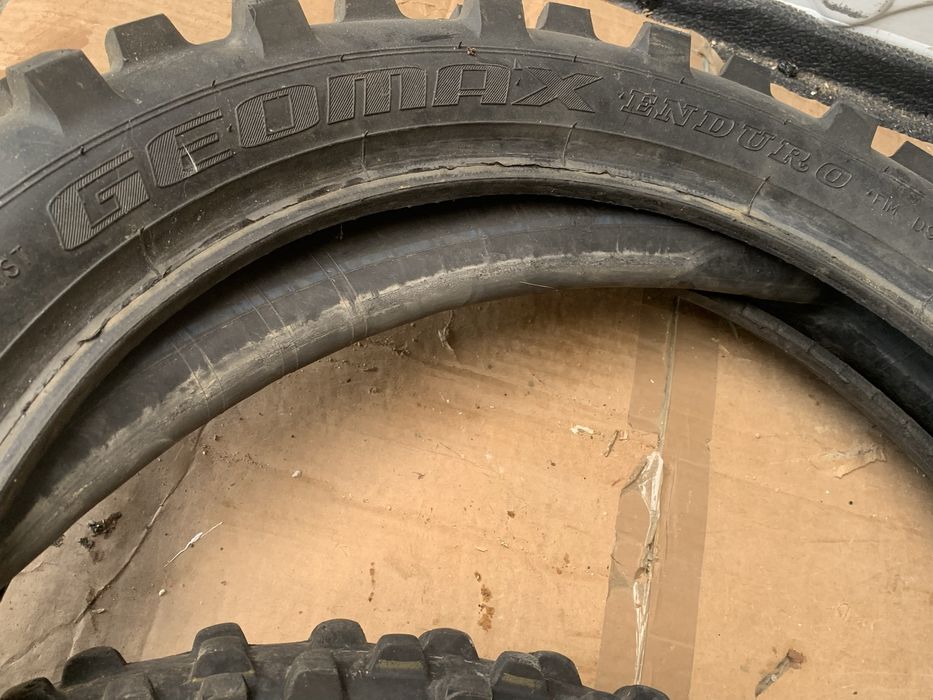 Vendo estes dois pneus em bom estado