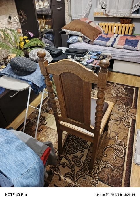 Krzesło dębowe rzeźbione