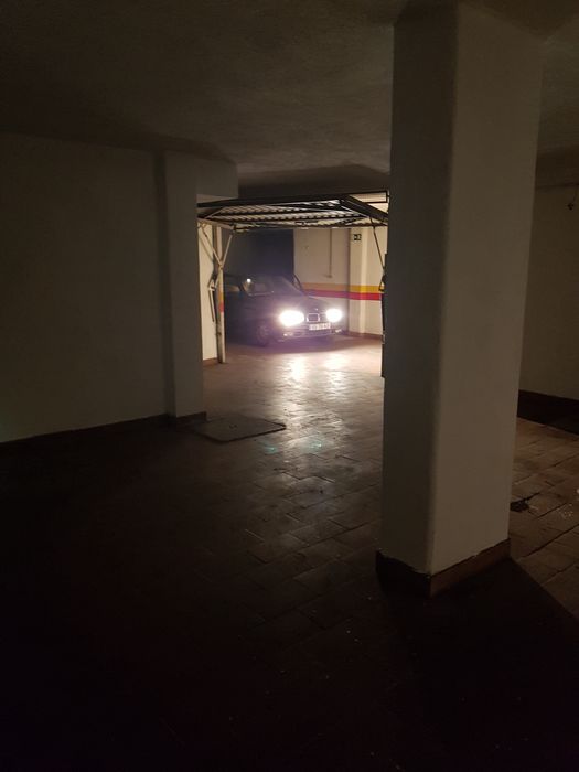 Garagem Box Fechada em Massamá | 42m² | 42.000€