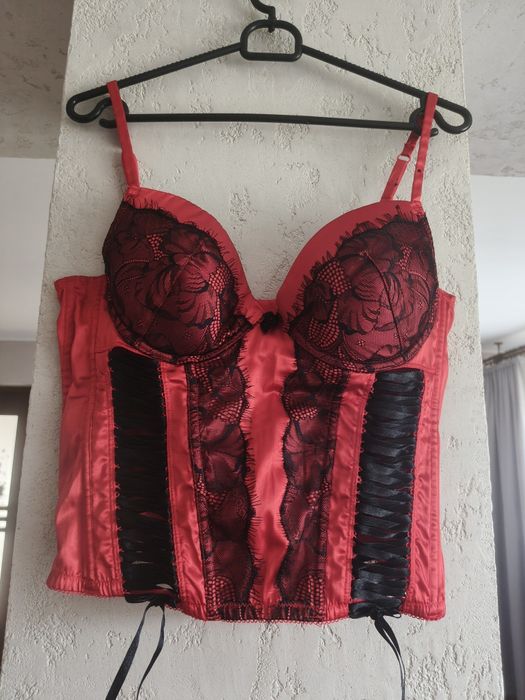 Gorset z koronką z małym push upem na regulowane ramiączka rozm 80C. E