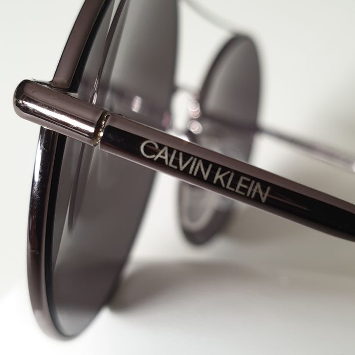 Okulary przeciwsłoneczne Calvin Klein .