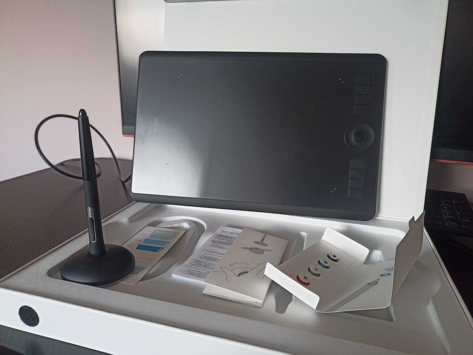 Wacom Intuos Pro M  PTH-660-N Creative Pen Pad