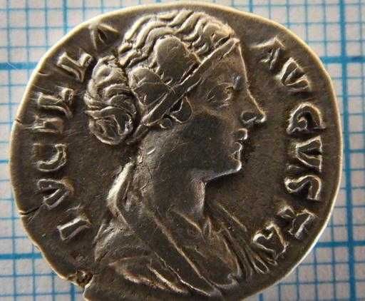 Древнеримская серебряная монета Венера Победительница , Луцилла lmt889