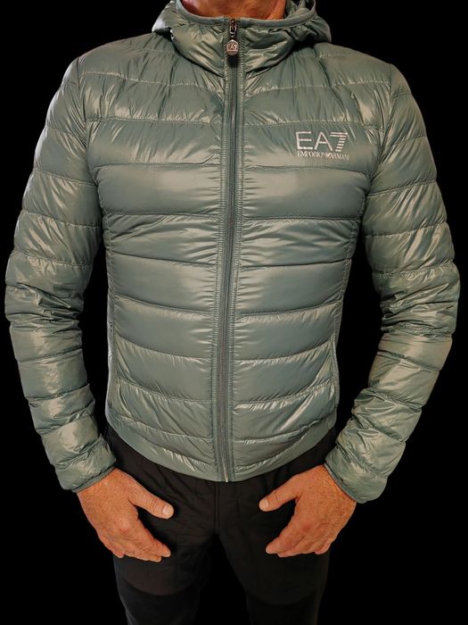 Super model ultra lekkiej kurtki puchowej EA7 Emporio Armani rozm L /XL