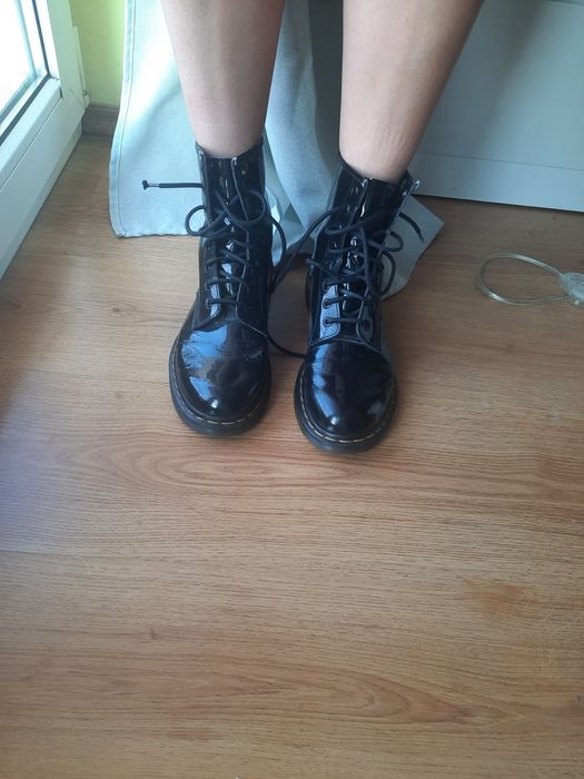 Martensy lakierowane 40