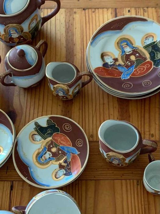 Serviço Antigo Japonês em Porcelana – 24 Peças – 150€