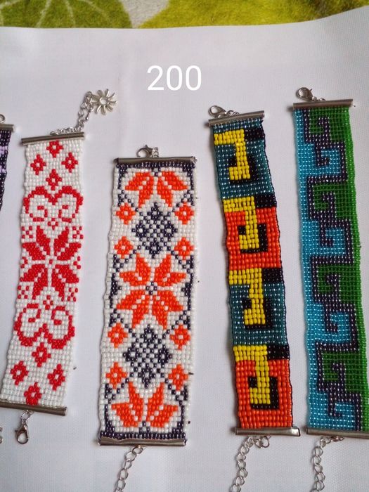 Продаю  браслеты  ручной работы 200 гривен