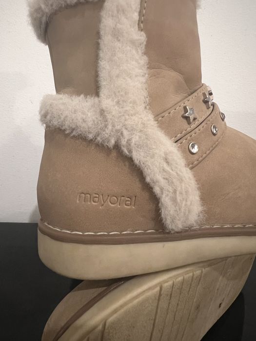 Bota Mayoral bege com pêlo