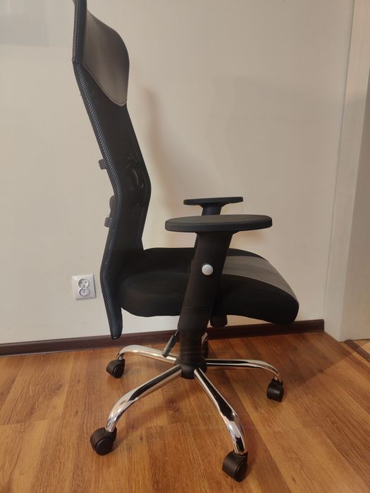 Krzesło biurowe obrotowe / regulowane