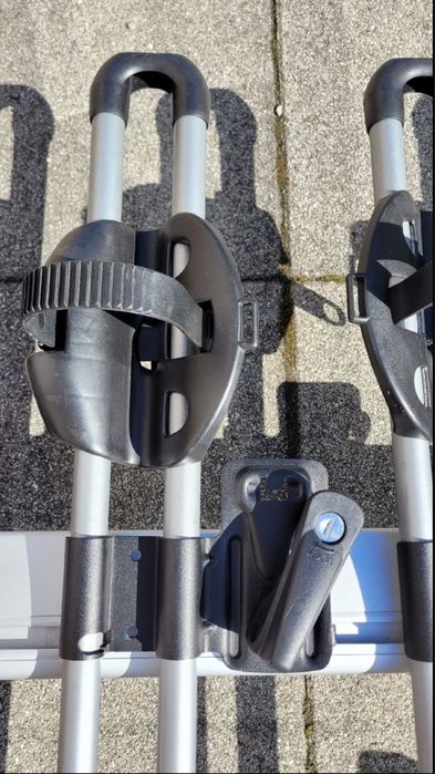 Thule kompletny bagażnik dachowy na 4 rowery