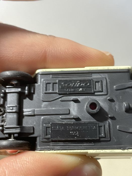 Miniatura nova da solido 1:43