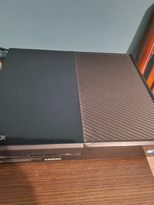 Sprzedam xbox one X 365GB