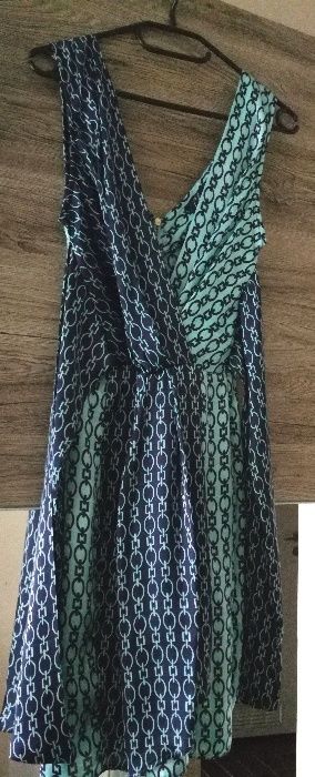 Elegancka sukienka ze wzorem rozmiar 36. Niegniecący się materiał