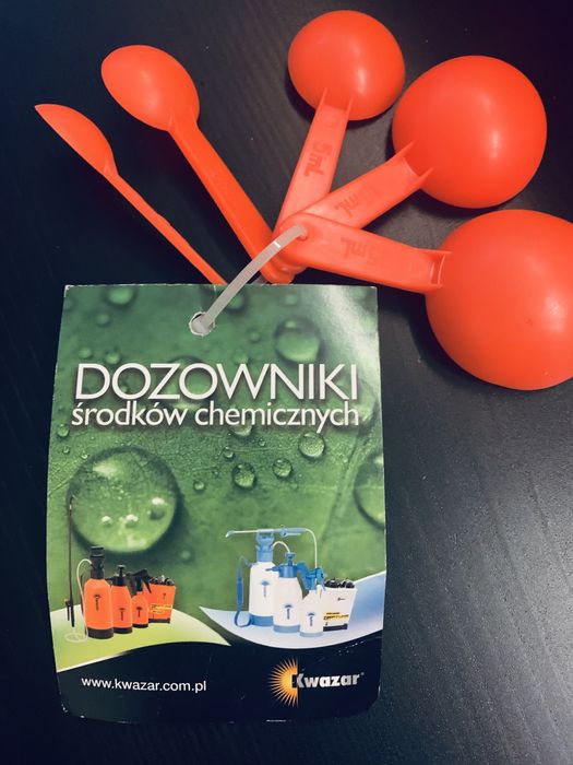 Dozowniki, łyżeczki do odmierzania srodkow chemicznych