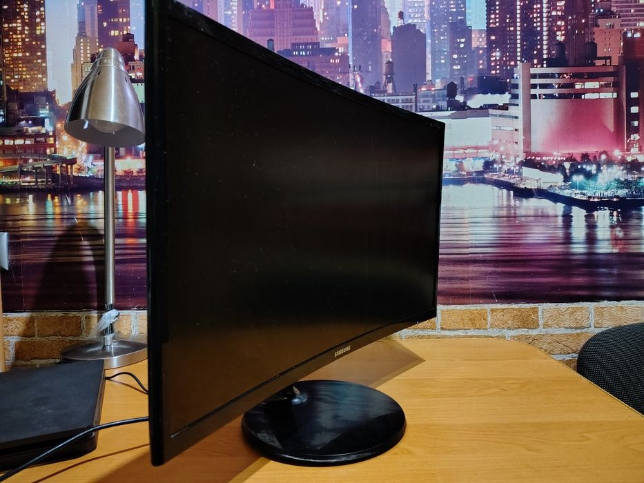 Монітор 24" SAMSUNG Вигнутий LED