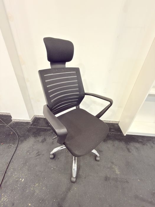 Cadeira de escritorio preta