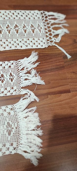 Conjunto de 3 naperons em renda, feitos à mão