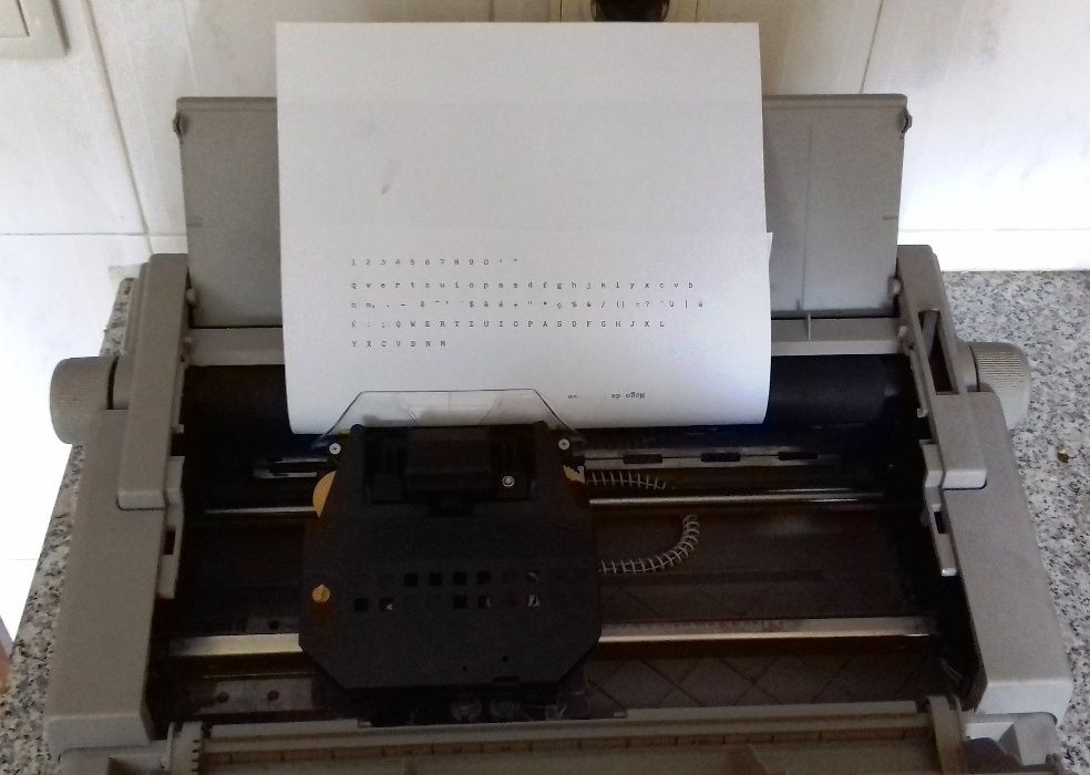 Maquina de escrever Olivetti