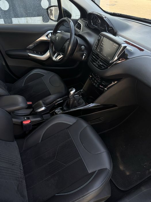 Sprzedam Peugeot 2008 aircross 2019 rok  1,5 Blue Hdi 120 tyś km