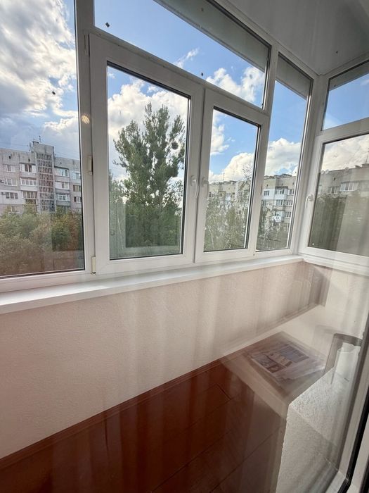 Продаю 2 кімнатну на Богунії ( Героїв Десантників)цегла