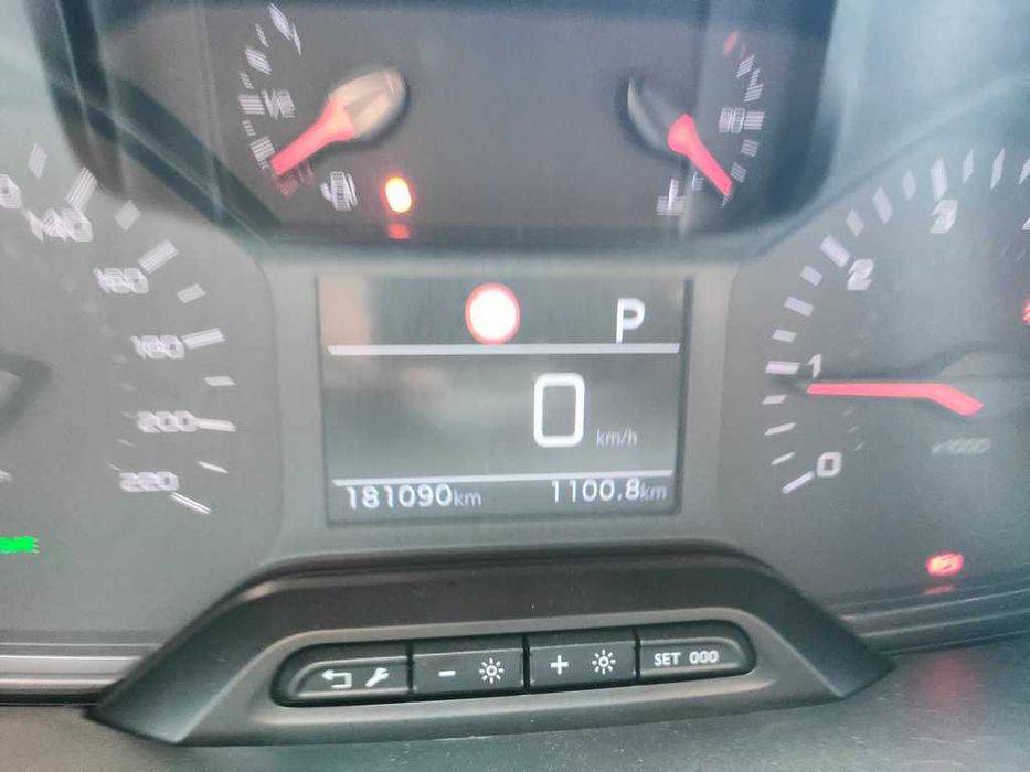 Samochód ciężarowy marki Peugeot Partner