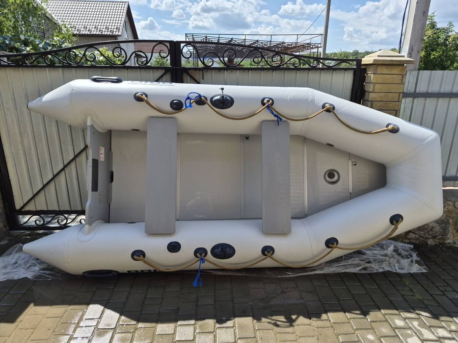 Лодка Brig Dingo330