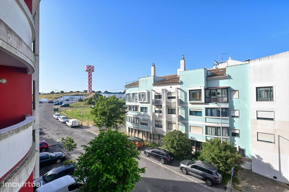 Apartamento T3 com parqueamento | Urbanização da Cavaleira, Algueir...