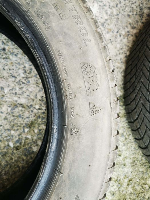 Sprzedam 2 opony