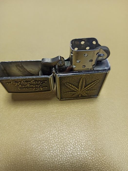 Запальничка бензинова