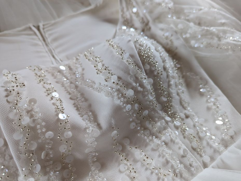 Ніжне весільне плаття