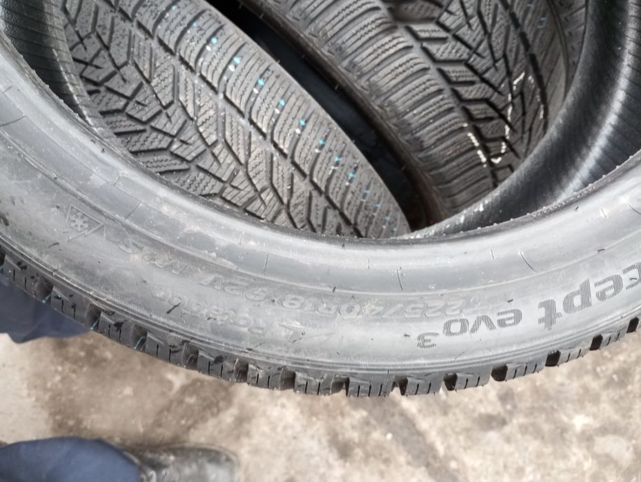 Sprzedam nowe opony zdjęte z nowego samochodu 225/40 r18 Hankook