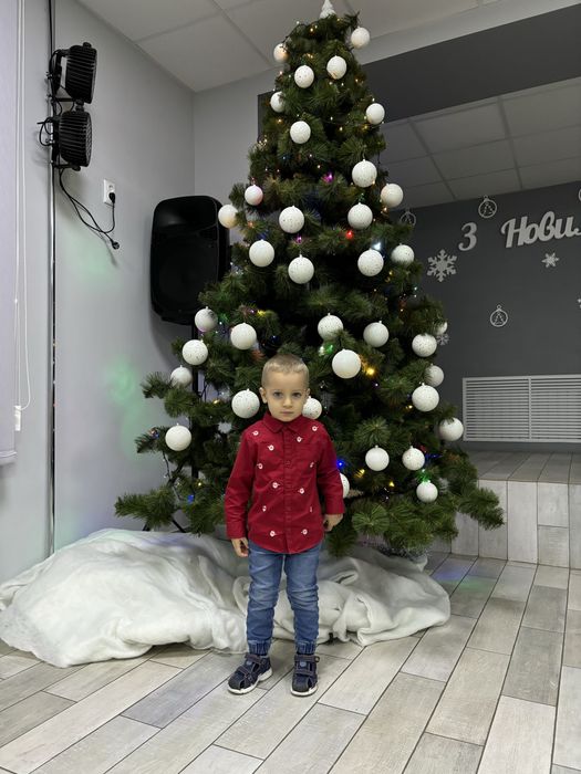 Новорічна сорочка з вишитими санта клаусами фірми F&F розмір 104