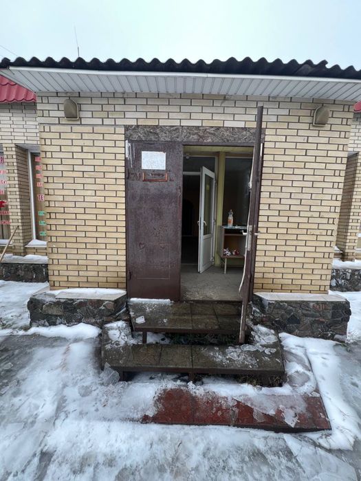 Продам приміщення 285 м2  під магазин в Валках