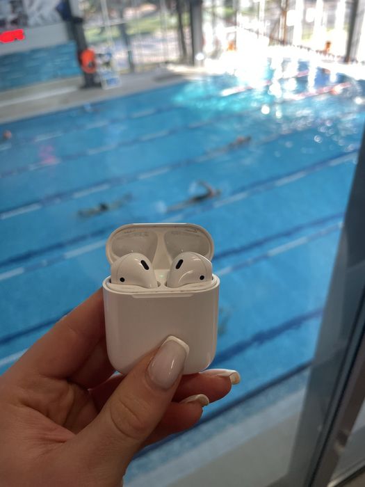 AirPods 2 з оригінальною коробкою, продаю, бо купила нову версію.