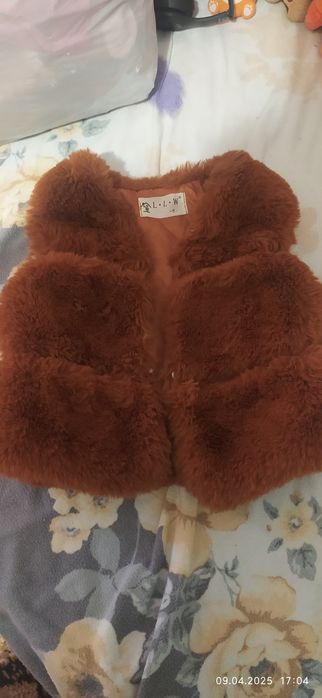Меховая жилетка детская