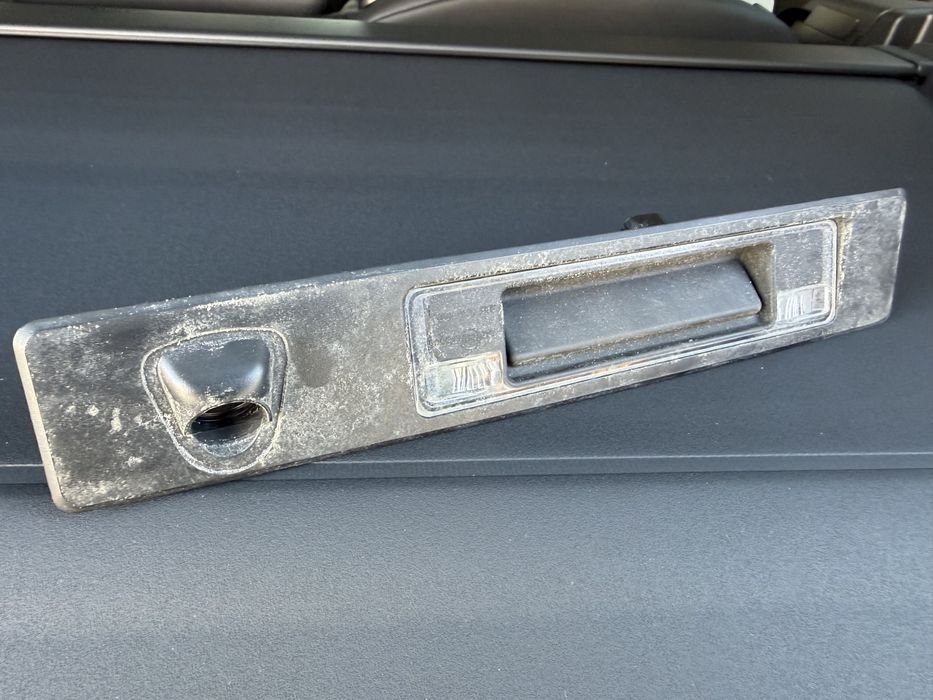 Кріплення для відкриття багажника Volvo XC60 II 2025 (код 32394644)