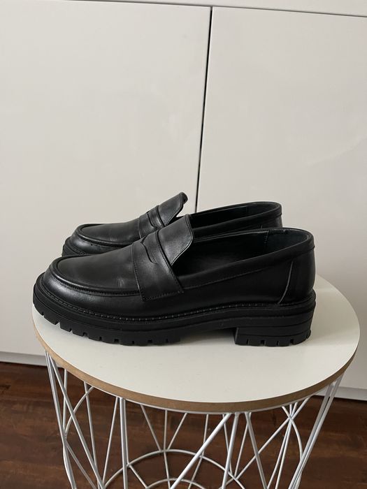 Жіночі шкіряні лофери