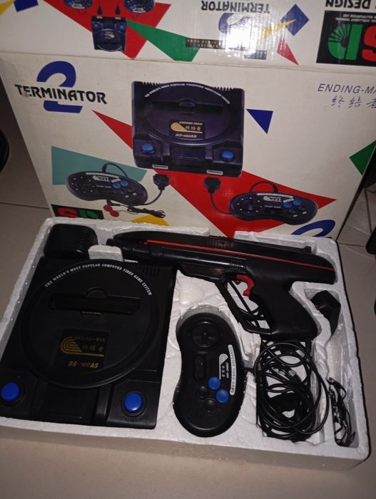 Consola Terminator em caixa